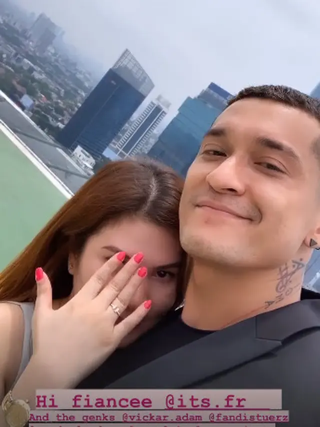 Romantis Banget, Ini 6 Momen Miller Khan Lamar Kekasih di Helikopter