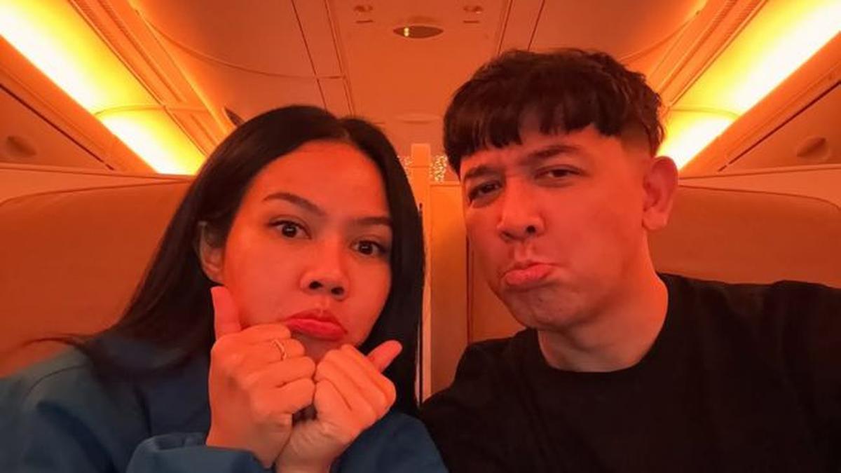 7 Potret Romantis Yura Yunita dan Donne Maula OTW Liburan ke Inggris, Bakal Nonton Langsung MU?