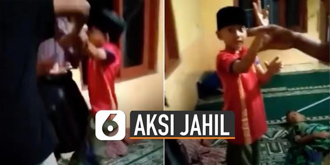 VIDEO: Bangunkan Bocah Secara Paksa, Aksi Pemuda Buat Geram Warganet