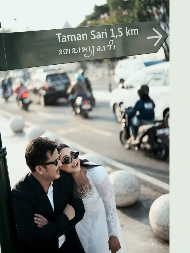 8 Potret Prewedding Boiyen di Jogja, Ambil Spot Malioboro dan Pasar Beringharjo