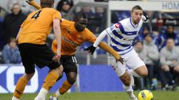 Adel Taarabt. Gelandang tengah berusia 33 tahun yang baru saja bergabung dengan Al-Nasr SC di Liga Uni Emirat Arab ini tercatat pernah memperkuat dua klub Premier League di Liga Inggris, yaitu Queen's Park Rangers dan Fulham dalam kurun waktu 2011 hingga 2013. Bersama keduanya ia total tampil dalam 86 laga di Premier League Liga Inggris dengan torehan 7 gol dan 11 assist. Bersama Timnas Maroko sepanjang kariernya ia mengemas total 30 penampilan dengan torrehan 4 gol dan 4 assist. (AFP/Miguel Medina)
