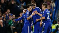 Para pemain Chelsea merayakan gol ke gawang Sunderland pada laga Premier League di Stamford Bridge, London, Sabtu (19/12/2015) malam WIB. (AFP/Ian Kington)