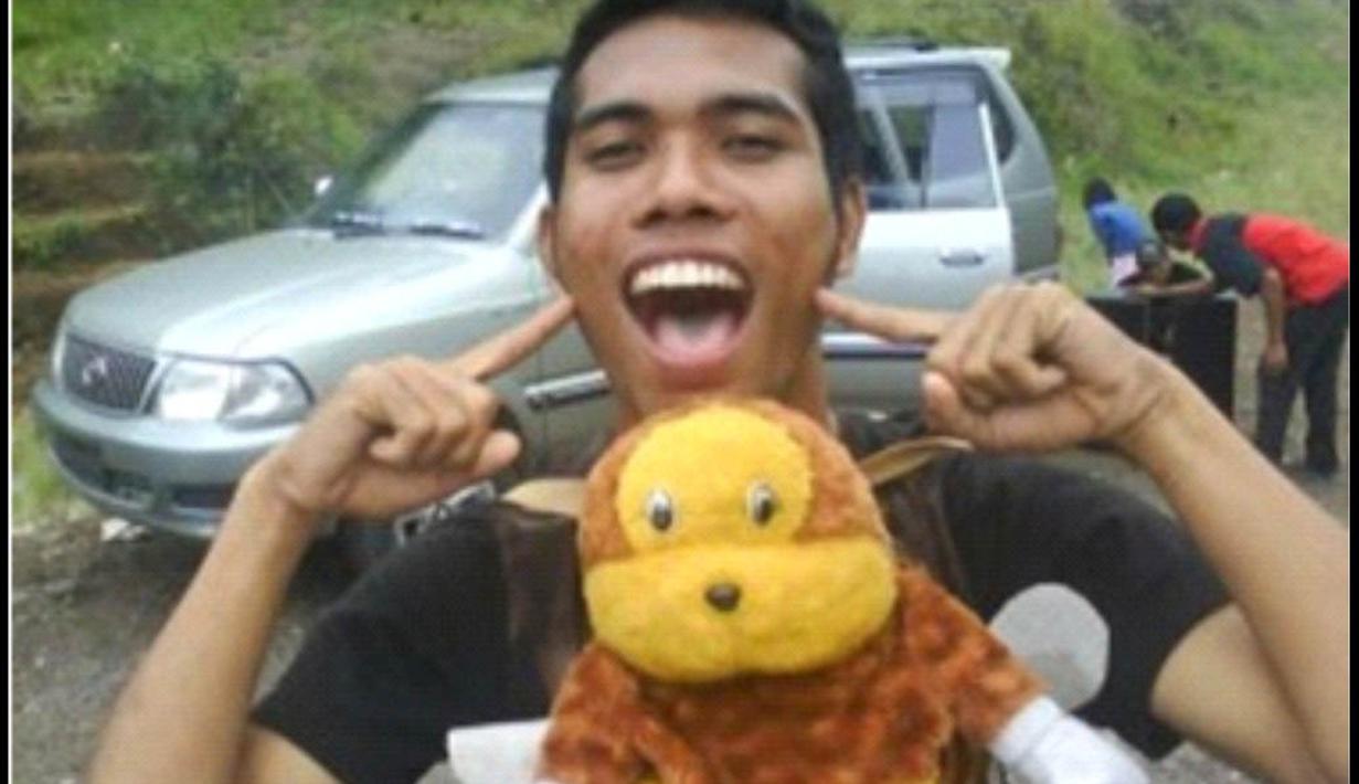 Ulah konyol yang ditampilkan Udin Sedunia melalui video yang di upload pada situs Youtube ternyata berhasil mengundang perhatian masyarakat, namun kini nama pria asal Lombok itu tak lagi terdengar. (Istimewa) 