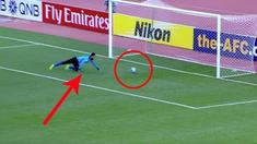 Hassan Bitar, kiper Al Ahed melakukan blunder konyol  kala melawan Altyn Asyr dalam penyisihan grup A AFC Cup, Selasa (23/2/2016) WIB. Kesalahan ini membuat Al Ahed tertinggal 2-0.