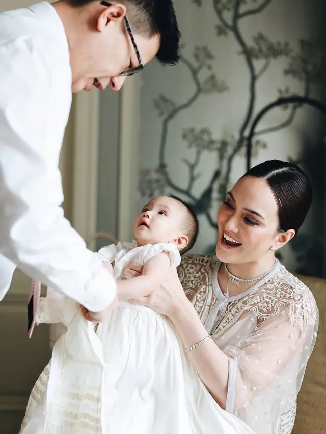 7 Gaya Pemotretan Baby Claire Anak Shandy Aulia Sebelum Dibaptis, Menggemaskan