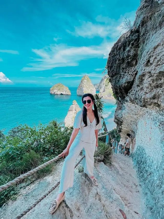 7 Momen Liburan Presenter Dita Fakhrana Ke Bali yang Dikabarkan Bersama Kekasih