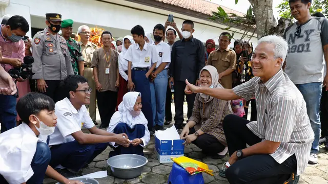 Gubernur Jawa Tengah Ganjar Pranowo, menyambangi Sekolah Pendidikan Khusus (SPKh) Negeri Karanganyar, Kabupaten Kebumen.  (Istimewa)
