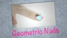 Beauty Fix: Tutorial nail art geometris dalam 3 warna.