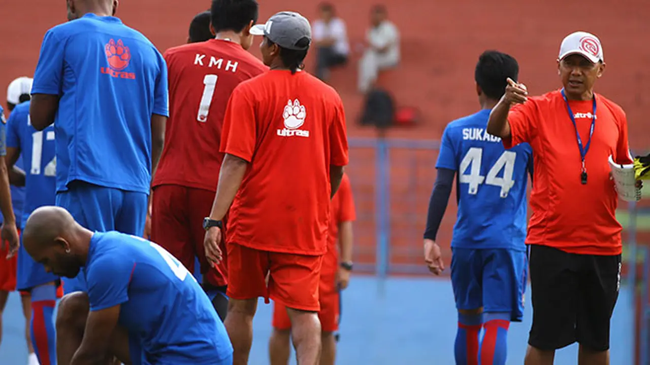 arema-indonesia-latihan-131002a.jpg