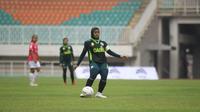Pemain Persikabo Putri, Riri Julian. (Bola.com/Permana Kusumadijaya)