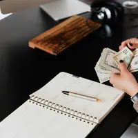 Ilustrasi Catat Pengeluaran Setiap Awal dan Akhir Bulan Credit: Pexels.com/KarolinaGrabowska