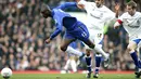 Saat bermain di Chelsea, Carlton Cole hanya mendapatkan jatah sebanyak 25 kali bermain dan berhasil melesakkan 4 gol. (AP Photo / Sang Tan)