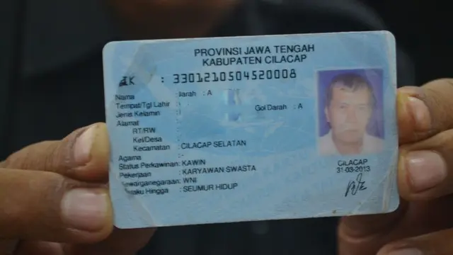 KTP strip penghayat kepercayaan di Cilacap, Jawa Tengah. (Foto: Liputan6.com/Muhamad Ridlo)