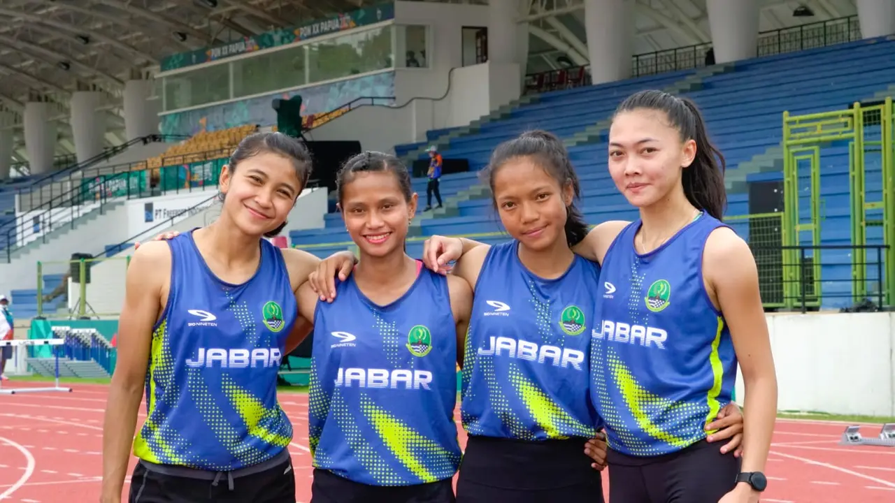 Para atlet atletik saat beraksi di PON XX Papua 2021