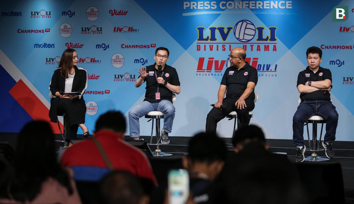 <p>COO Vidio, Hermawan Sutanto (kiri kedua) memberikan keterangan saat konferensi pers Livoli 2022 yang berlangsung di Hall Senayan City, Jakarta, Rabu (21/09/2022) sore WIB. (Bola.com/Bagaskara Lazuardi)</p>