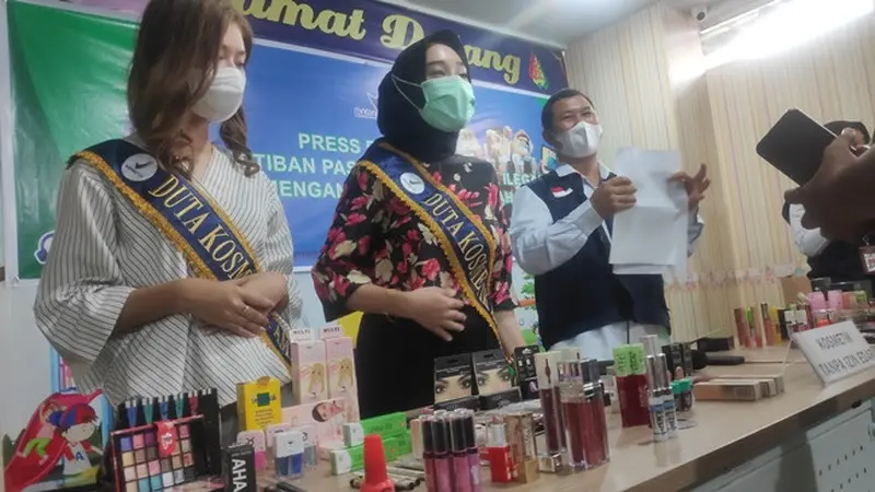 Sampel kosmetik ilegal atau kosmetik tanpa izin edar sitaan BBPOM Pekanbaru dari sejumlah wilayah di Riau.