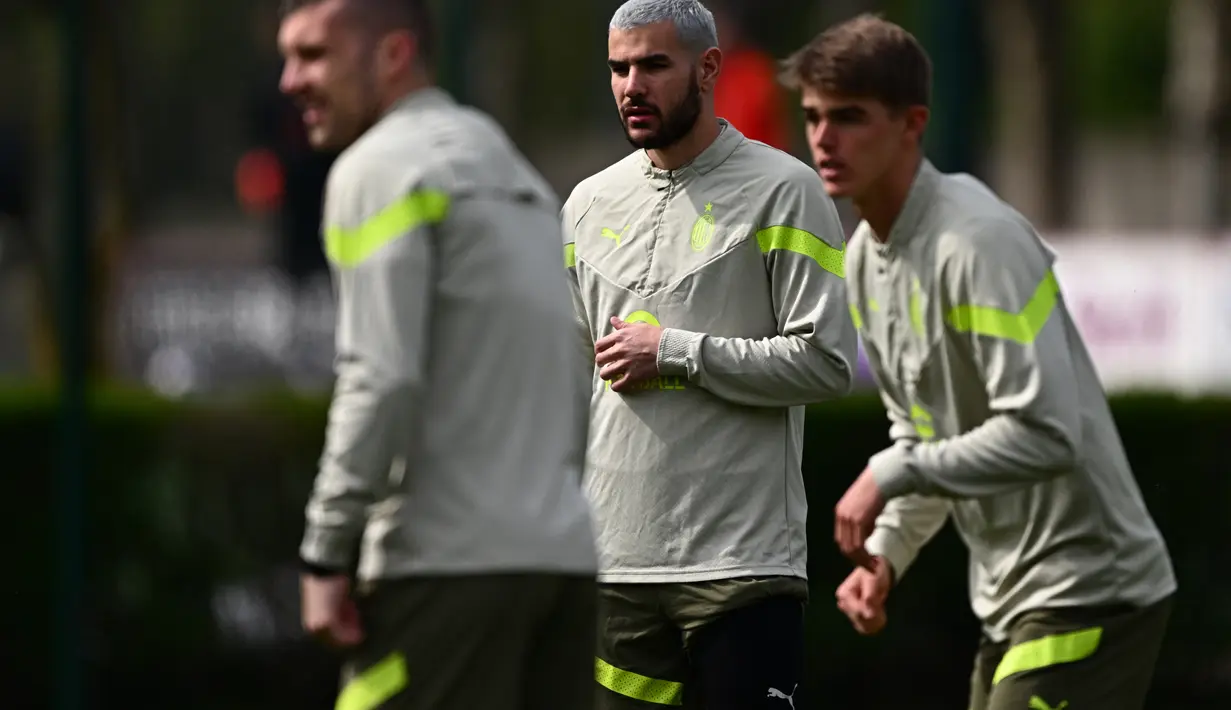AC Milan yang belakangan belum begitu konsisten, jelas takkan mudah karena Napoli datang dengan kepercayaan diri tinggi usai memenangi delapan dari 10 laga terakhirnya di semua kompetisi. (Photo by GABRIEL BOUYS / AFP)