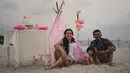 Uniknya perayaan ulang tahun pemilik nama Salma Jihane Putri Dewanto ini dirayakan di pinggir pantai. (Foto: instagram.com/riodewanto)