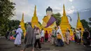 Para jemaah Muslim meninggalkan balai kota Surabaya setelah mengikuti salat Idul Adha, atau Hari Raya Kurban, pada Rabu 27 Mei 2026. (Juni KRISWANTO/AFP)