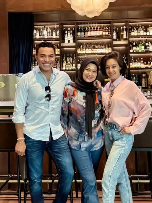 Galeri Foto Putri Patricia Pakai Jeans
