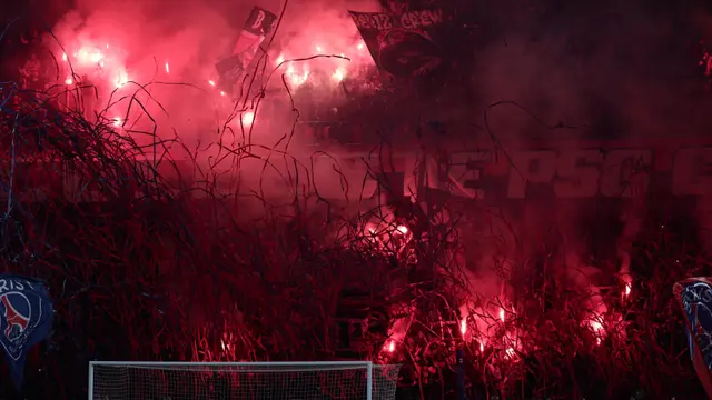 Nyala Suar dan Kembang Api Warnai Perayaan Lolosnya PSG ke Final Liga Champions
