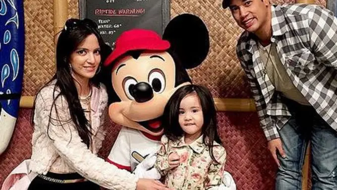 Nia Ramadhani dan keluarga