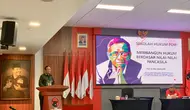 Guru Besar Hukum Tata Negara Mahfud Md menjadi pembicara utama dalam Sekolah Hukum PDI Perjuangan di Lenteng Agung, Jakarta, Jumat (14.6/2024). (Liputan6.com/Delvira Hutabarat).