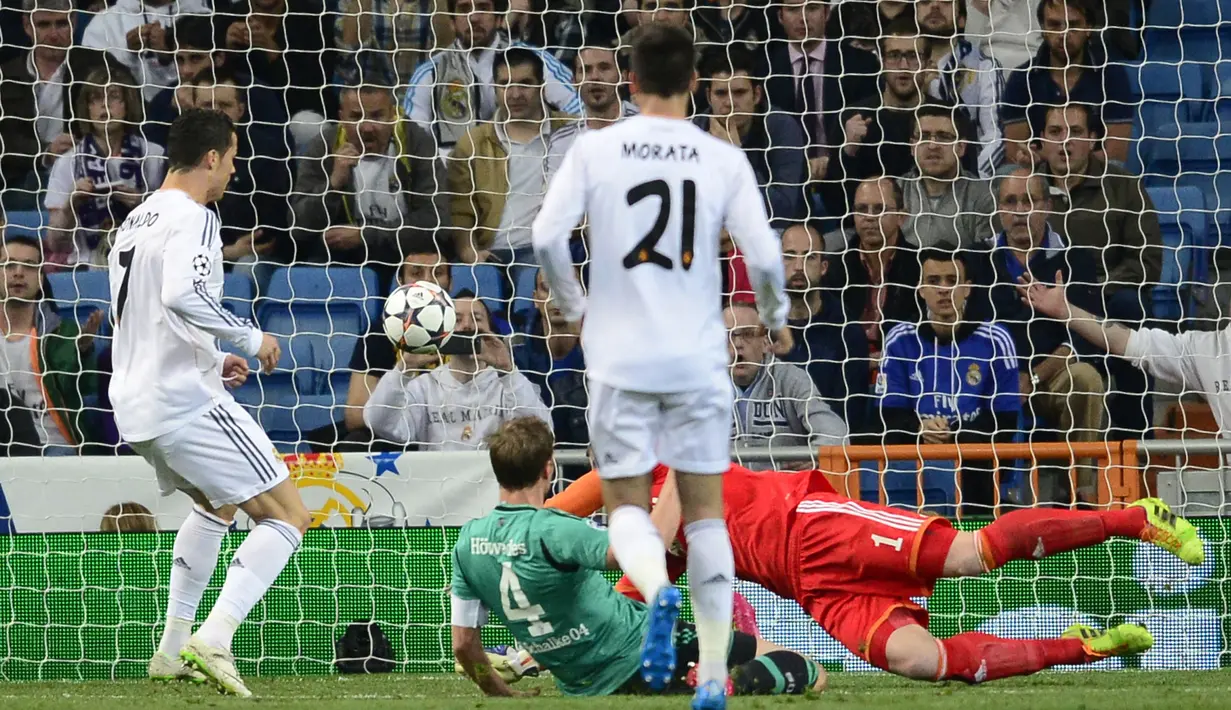4. Jumlah gol dalam 2 leg. Cristiano Ronaldo hanya mampu mencetak 4 gol dalam 2 leg pertandingan saat Real Madrid melawan Schalke pada musim 2013/2014. (AFP/Javier Soriano)