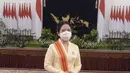 Ketua DPR-RI, Puan Maharani tampil mengenakan kebaya soft kuning dengan motif bordir kenbang sepatu dipadukan denhan kain sebagai bawahan. @Puanmaharaniri