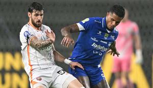 Persib Bandung meraih kemenangan 3-1 atas Borneo FC pada laga pekan keempat BRI Super League 2025/2026 di Stadion Gelora Bandung Lautan Api (GBLA), Bandung, Jumat (5/12/2025) malam WIB. (dok. Borneo FC)