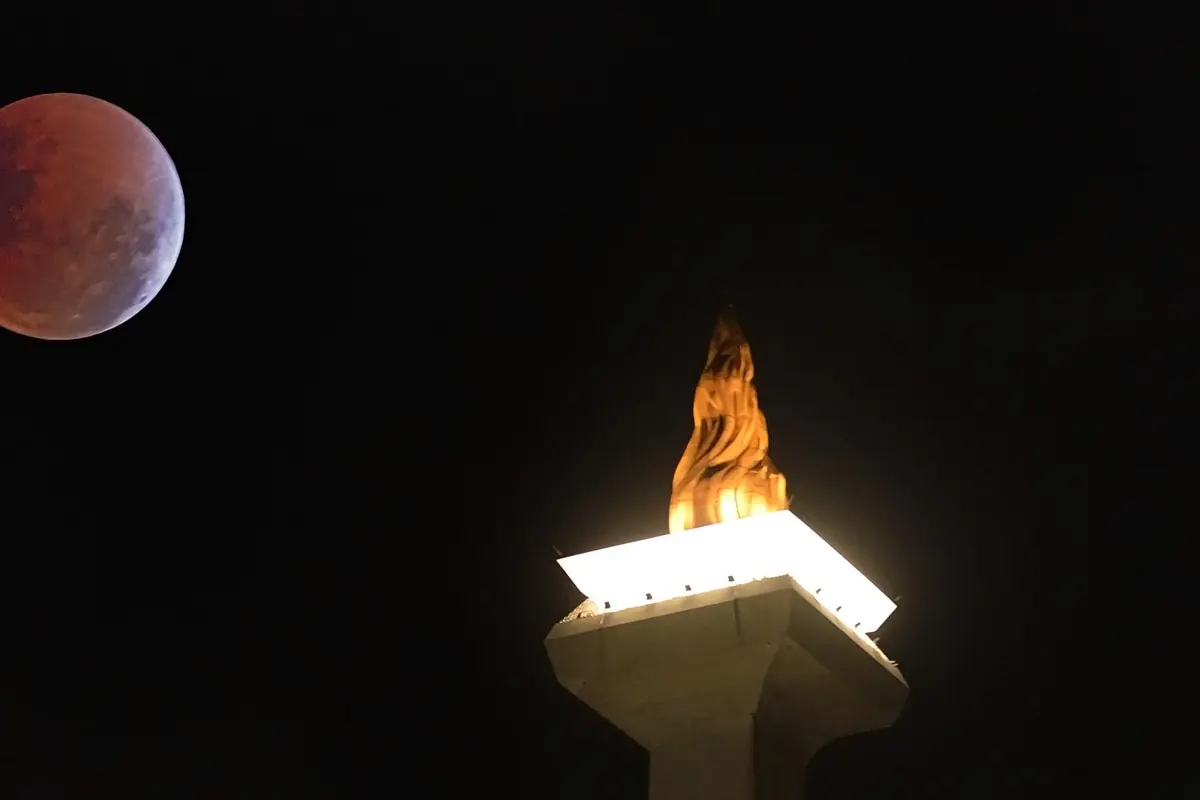 [Bintang] Gerhana Bulan
