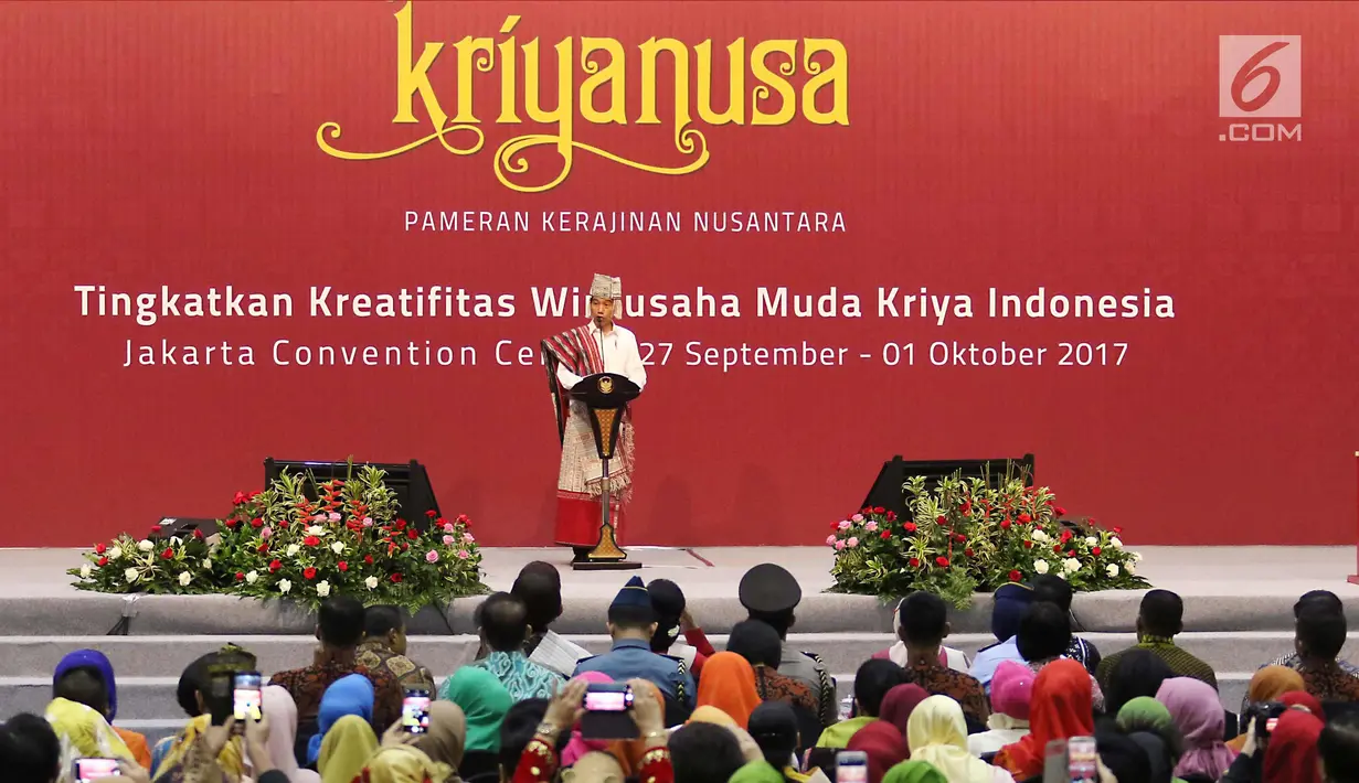 Presiden Joko Widodo memberi sambutan saat membuka pameran Kriyanusa Dewan Kerajinan Nasional 2017, Jakarta, Rabu (27/9). Kriyanusa 2017 mengangkat tema "Tingkatkan Kreativitas Wirausaha Muda Kriya Indonesia". (Liputan6.com/Angga Yuniar)