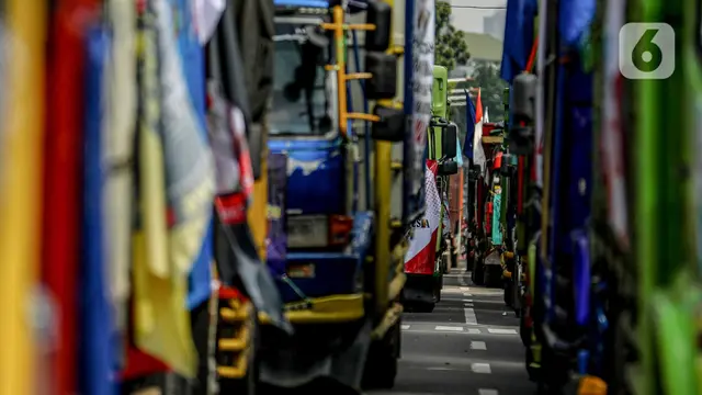 Pertanyakan RUU ODOL, Ratusan Sopir Truk Turun ke Jalan