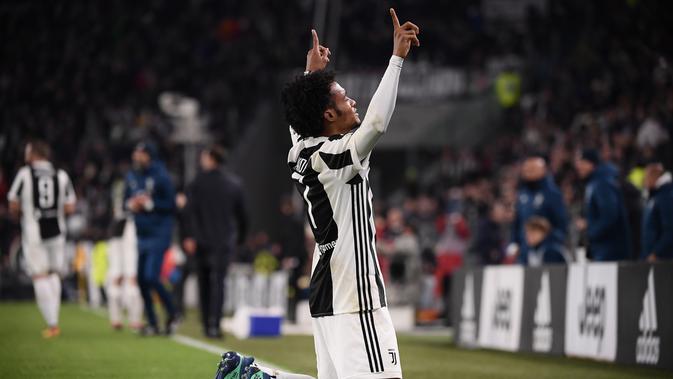 Juan Cuadrado kini lebih banyak duduk di bangku cadangan Juventus sejak Maurizio Sarri datang. (AFP Photo/Marco Bertorello)