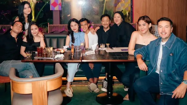6 Potret Kedekatan Prilly Latuconsina dan Omara Esteghlal, Momen Manis Disorot