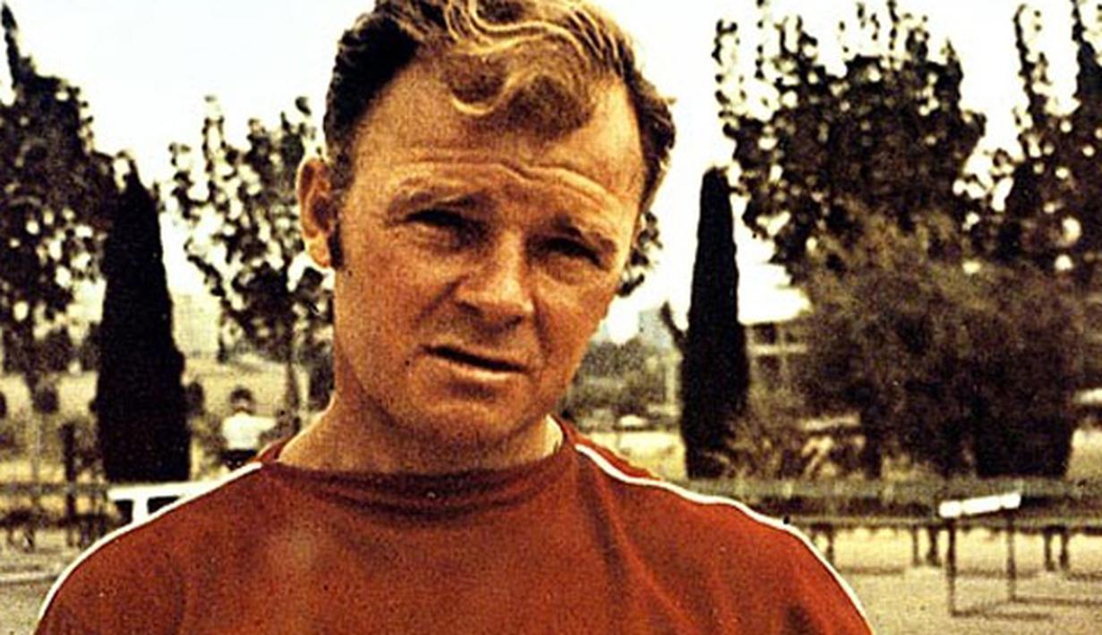 Ladislao Kubala adalah seorang penyerang hebat asal Hungaria dengan kekuatan tendangan yang menakutkan. Selama membela El-Barca, ia telah mencetak 194 gol (fcbarcelona.com)
