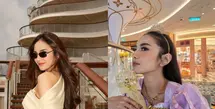 Mahalini Raharja kini sedang nikmati liburan di tengah laut bersama keluarga dengan nuansa fairy Disney. Meski liburan di kapal, Mahalini Raharja upayakan gaya yang praktis untuk setiap OOTD [@mahaliniraharja]