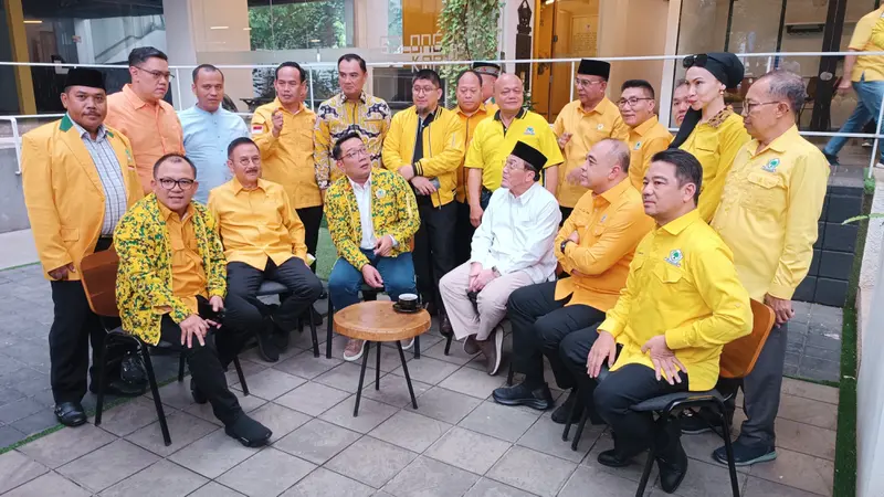 Pasangan Ridwan Kamil dan Suswono menyambangi DPD Golkar Jakarta.