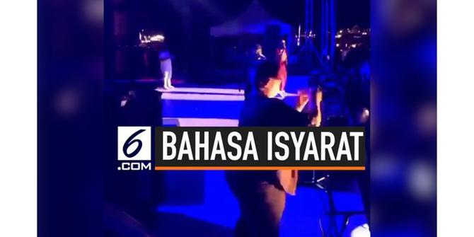VIDEO: Viral Penerjemah Bahasa Isyarat di Konser Rapper Tercepat di Dunia