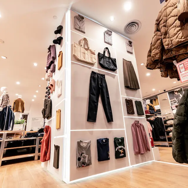 Melihat Proses Pembuatan Pakaian Berkualitas dari Instalasi Seni dan Teknologi UNIQLO