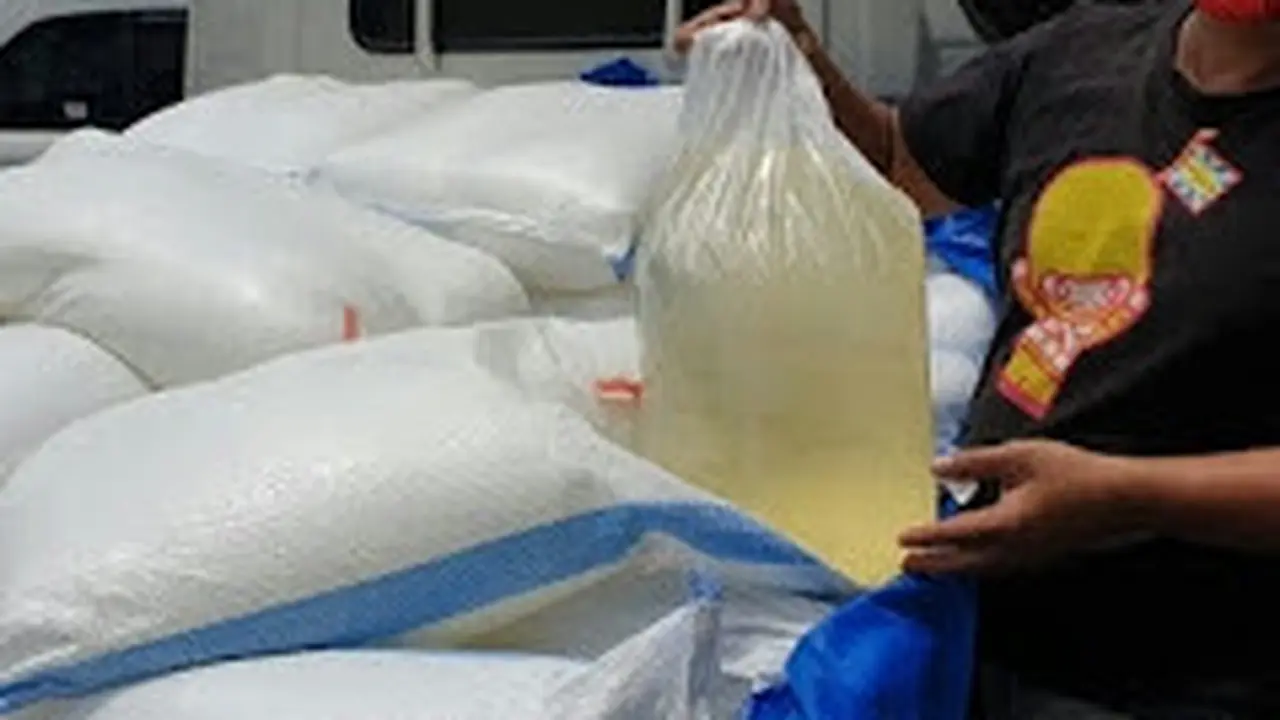 Polres Minahasa Selatan yang mencegah distribusi miras tersebut ke Gorontalo. .
