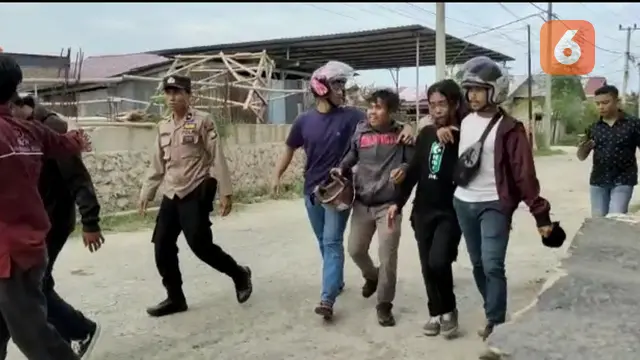 Polisi amankan sejumlah demonstran di Bulukumba (Liputan6.com/Fauzan)