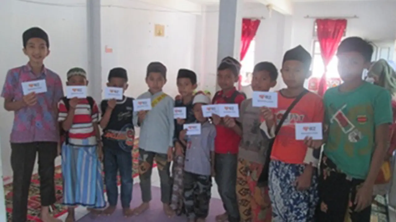 Anak Buruh Lepas di Ciamis Terima Beasiswa Ceria 