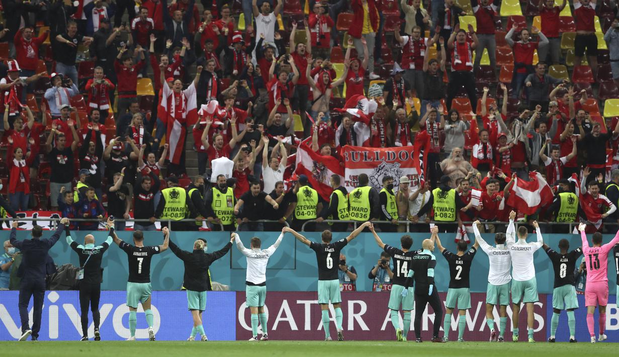 Skor 3-1 untuk Austria bertahan hingga wasit meniupkan peluit panjang. Kemenangan ini membawa Austria untuk sementara memuncaki klasemen Grup C Euro 2020. (Marko Djurica/Pool via AP)