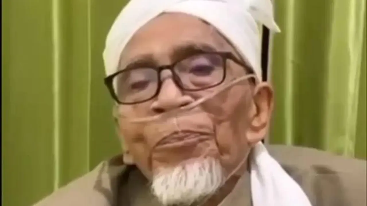 Mustasyar Pengurus Besar Nahdlatul Ulama, Tuan Guru Haji (TGH) Muhammad Turmudzi Badaruddin.