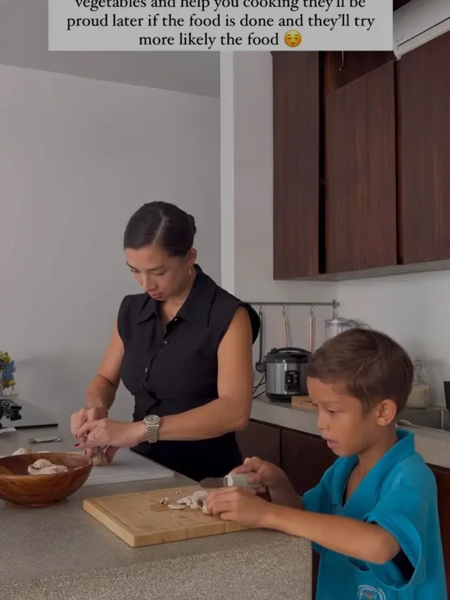 Jennifer Bachdim dan putranya Kenji Zizou Bachdim.