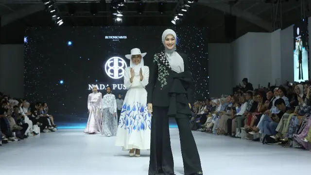 Koleksi terbaru Nada Puspita di Pamerkan di JFW 2025. [Adrian/Fimela]