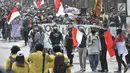 Massa pelajar saat berdatangan untuk aksi di depan Gedung DPR, Jakarta, Senin (30/9/2019). Massa gabungan dari elemen mahasiswa dan pelajar mulai memenuhi akses menuju Gedung DPR untuk menyuarakan penolakan Rancangan Undang-Undang KUHP dan Revisi Undang-Undang KPK. (merdeka.com/Iqbal S Nugroho)