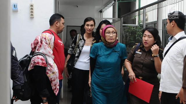 Ekspresi Ratna Sarumpaet Saat Jalani Sidang Lanjutan