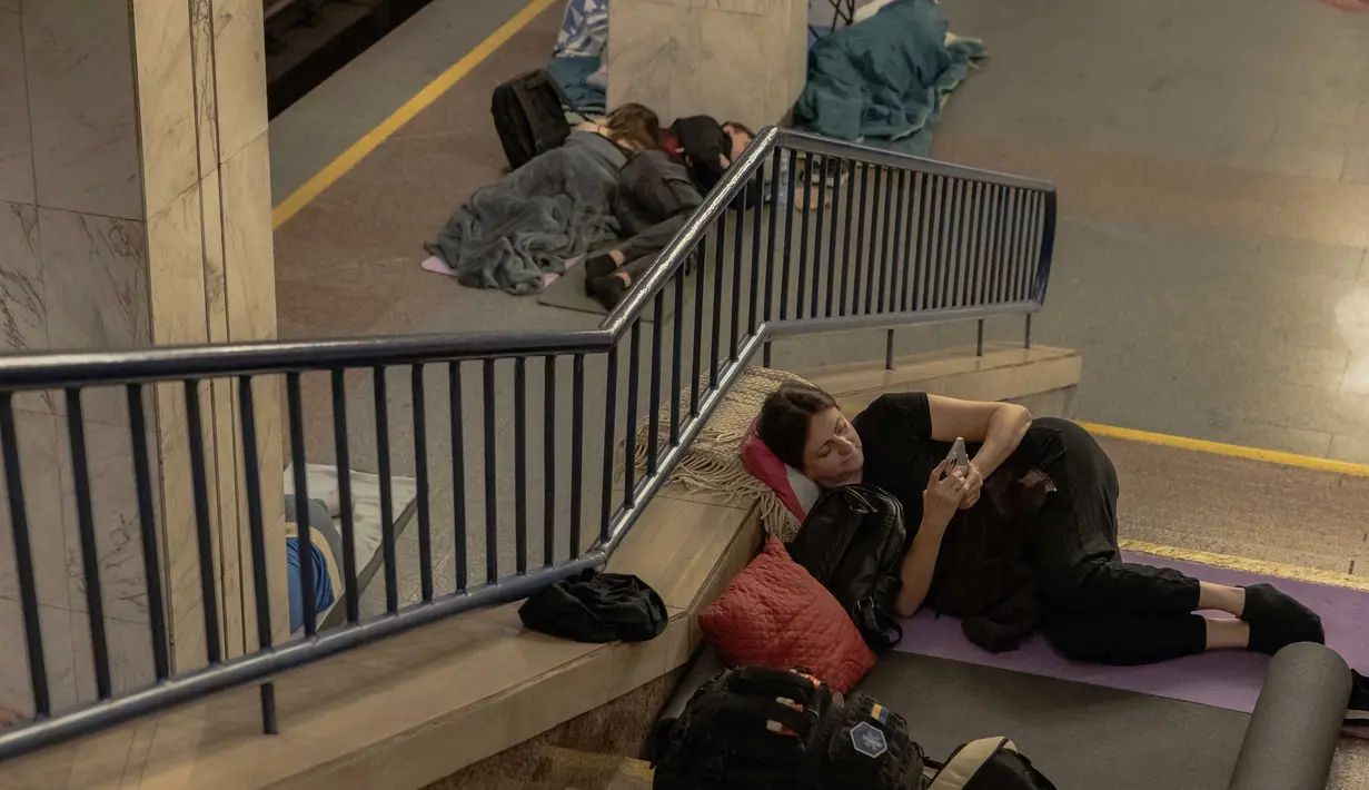 Ini menjadi serangan terbesar Rusia dalam beberapa minggu terakhir setelah upaya yang dipimpin Amerika Serikat untuk menghentikan invasi Kremlin. (Roman PILIPEY/AFP)